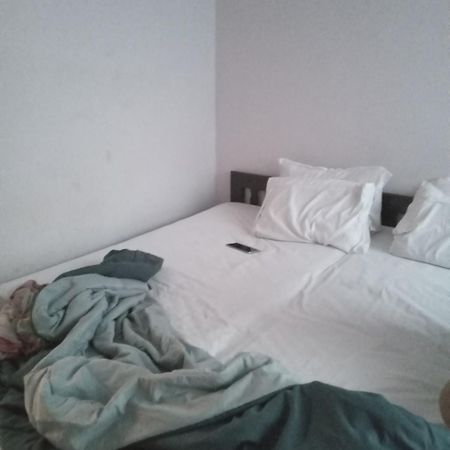 Bed and Breakfast Kapil Traders Нью-Дели Экстерьер фото