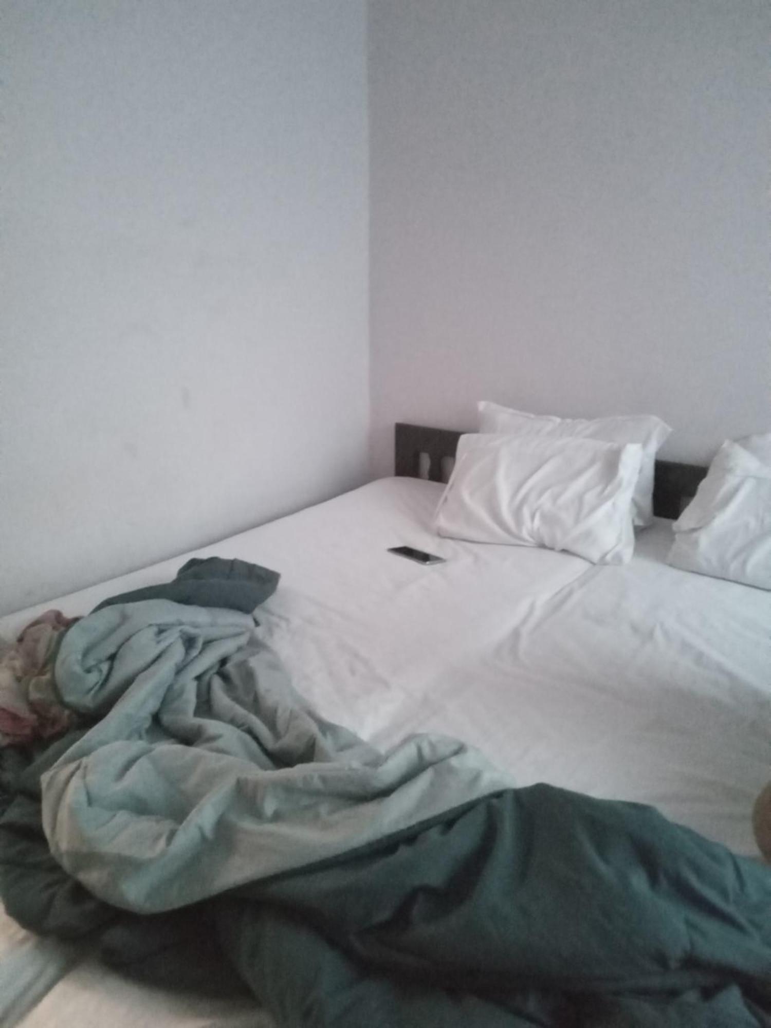 Bed and Breakfast Kapil Traders Нью-Дели Экстерьер фото